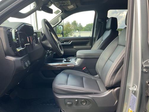 2025 Chevrolet Silverado 3500 LT