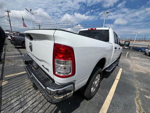 Bright White Clearcoat 2024 RAM 2500 Big Horn Crew Cab 4x4 6'4' Box