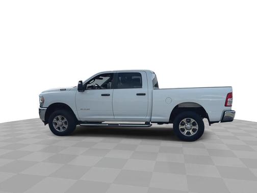 Bright White Clearcoat 2024 RAM 2500 Big Horn Crew Cab 4x4 6'4' Box