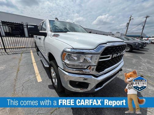 Bright White Clearcoat 2024 RAM 2500 Big Horn Crew Cab 4x4 6'4' Box
