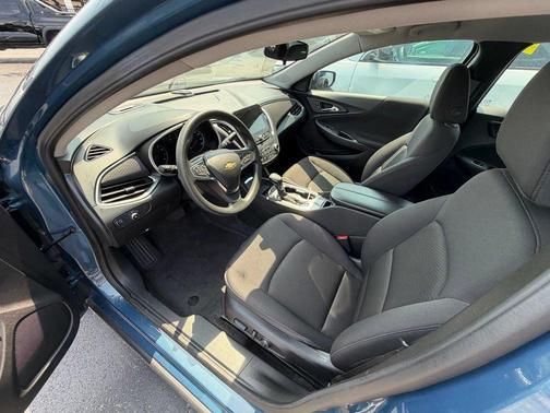 Lakeshore Blue Metallic 2025 Chevrolet Malibu FWD 1LT