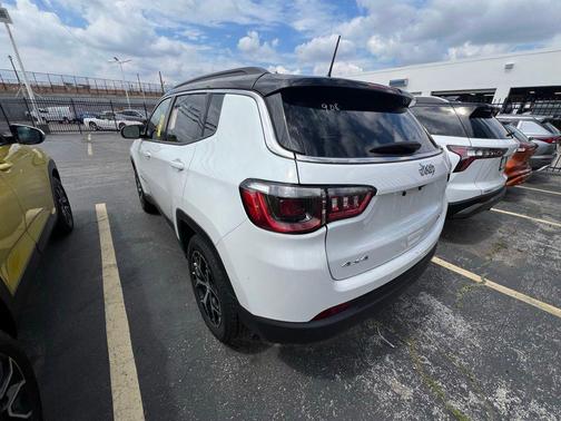 Bright White Clearcoat 2024 Jeep Compass Limited