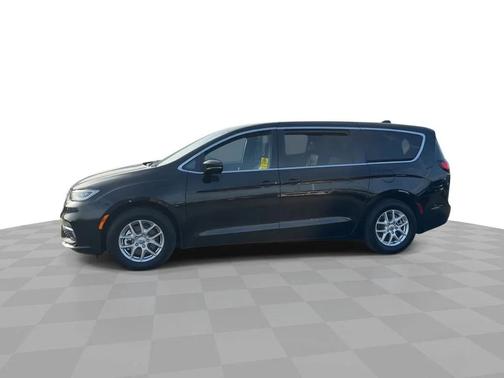 Diamond Black Crystal Pearlcoat 2025 Chrysler Pacifica L