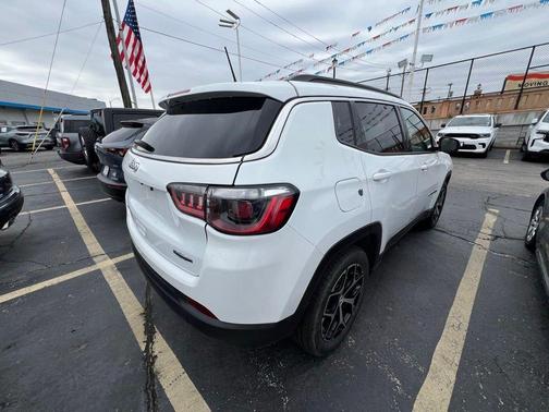 Bright White Clearcoat 2024 Jeep Compass Latitude