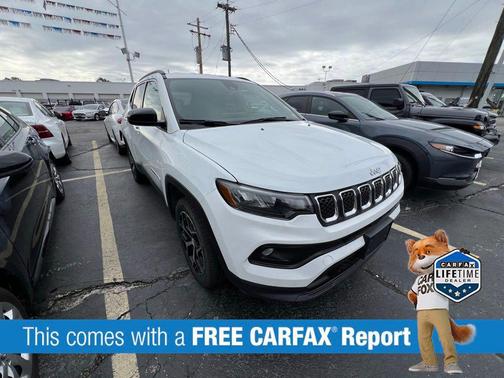 Bright White Clearcoat 2024 Jeep Compass Latitude