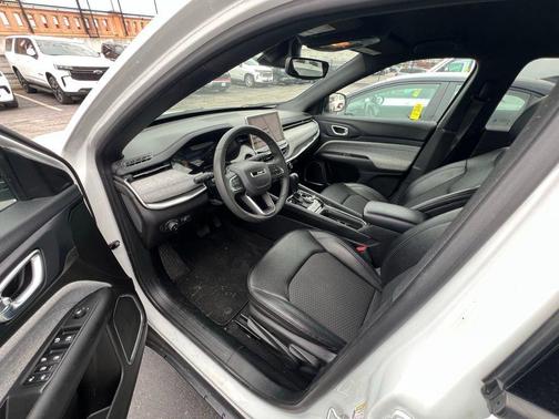 Bright White Clearcoat 2024 Jeep Compass Latitude
