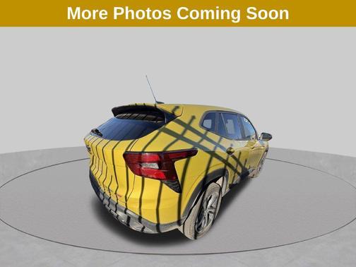 Nitro Yellow Metallic 2024 Chevrolet Trax FWD 1RS