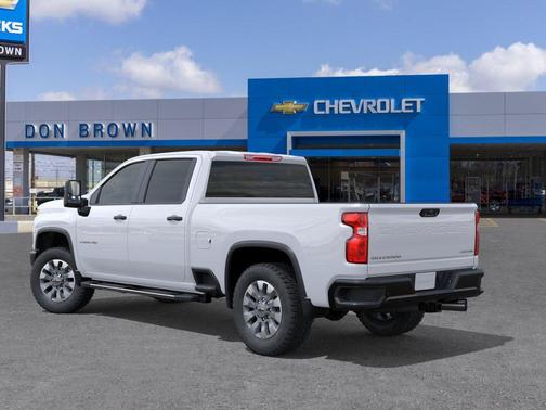 Summit White 2026 Chevrolet Silverado 2500 Custom
