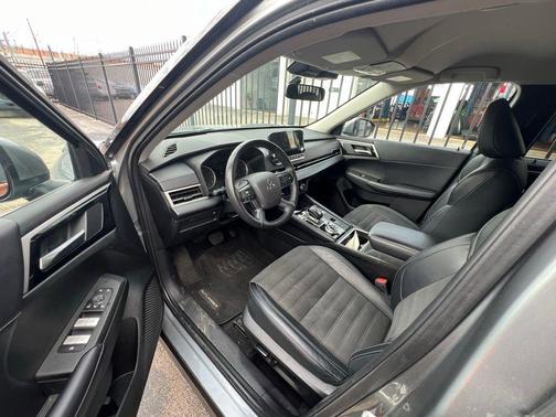 Gray 2024 Mitsubishi Outlander SE