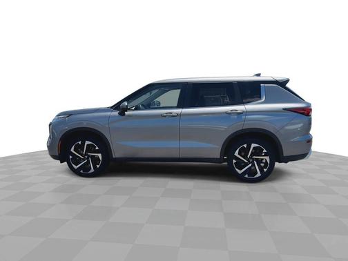 Gray 2024 Mitsubishi Outlander SE