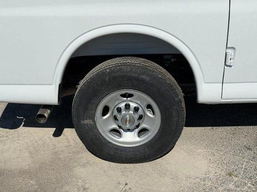 2025 Chevrolet Express 2500 RWD 2500 Regular Wheelbase WT
