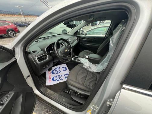 Silver Ice Metallic 2021 Chevrolet Equinox 1LT