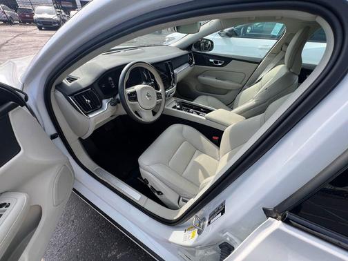 2024 Volvo S60 B5 Core Dark Theme