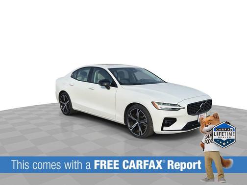 Crystal White Metallic 2024 Volvo S60 B5 Core Dark Theme