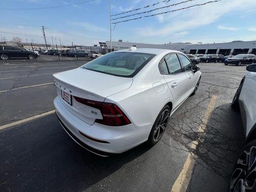 2024 Volvo S60 B5 Core Dark Theme