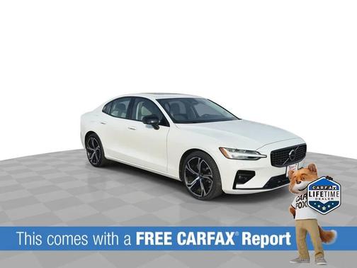 Crystal White Metallic 2024 Volvo S60 B5 Core Dark Theme