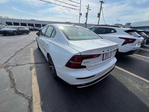 2024 Volvo S60 B5 Core Dark Theme