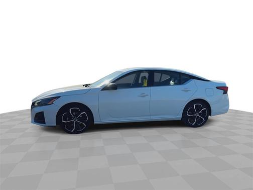 2023 Nissan Altima SR FWD