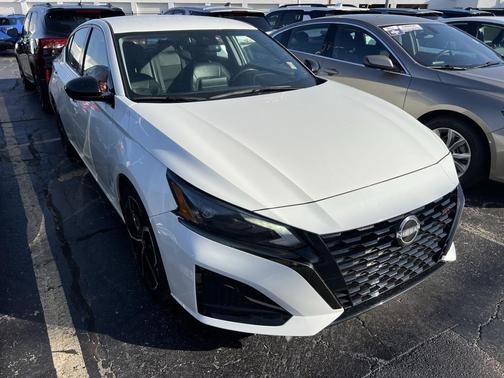 2023 Nissan Altima SR FWD