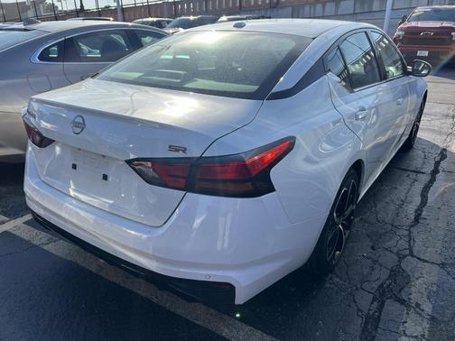 2023 Nissan Altima SR FWD