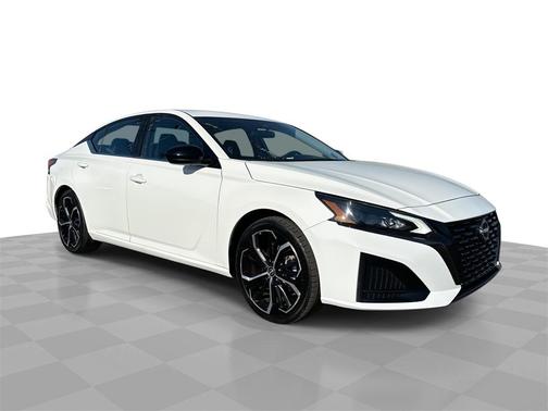 2023 Nissan Altima SR FWD