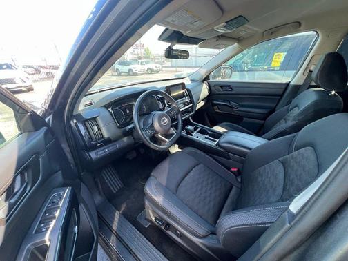 Gun Metallic 2024 Nissan Pathfinder SV FWD