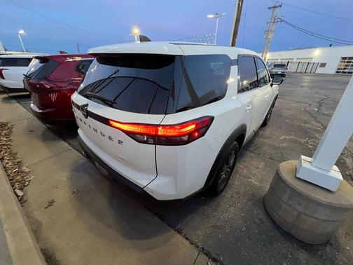 2023 Nissan Pathfinder S FWD