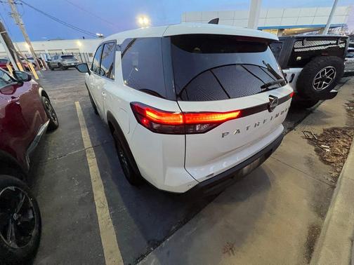 2023 Nissan Pathfinder S FWD