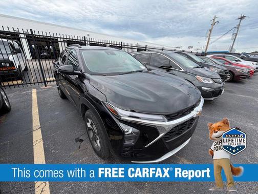 Mosaic Black Metallic 2025 Chevrolet Trax LT