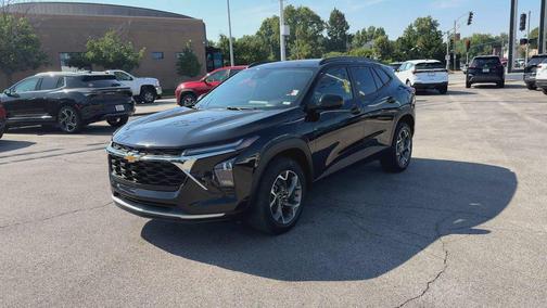 Mosaic Black Metallic 2025 Chevrolet Trax LT