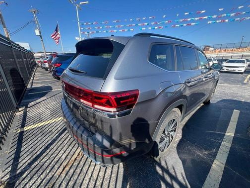 Pure White 2025 Volkswagen Atlas 2.0T SE w/Technology