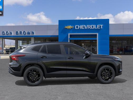Mosaic Black Metallic 2026 Chevrolet Trax LT