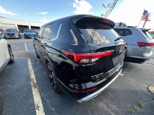 Black 2024 Mitsubishi Outlander SE