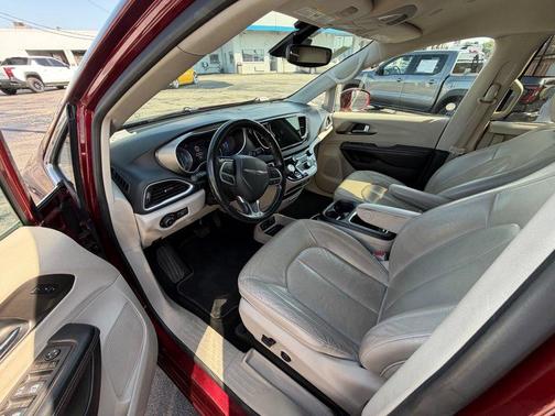 Velvet Red Pearlcoat 2021 Chrysler Pacifica Touring L