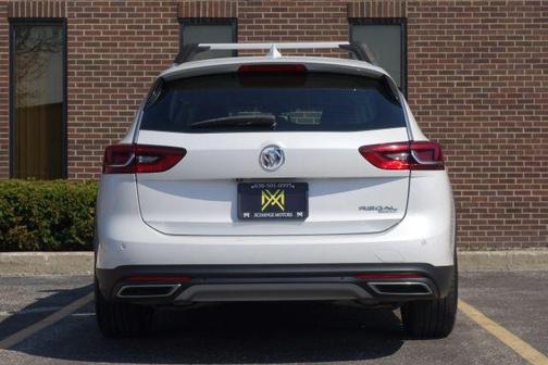 White 2019 Buick Regal TourX Essence