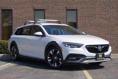 White 2019 Buick Regal TourX Essence
