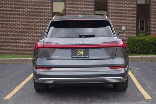 2019 Audi e-tron quattro Premium Plus