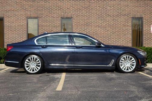 2017 BMW 750 i