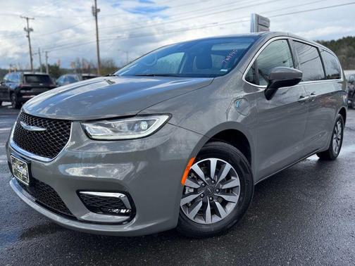 2023 Chrysler Pacifica Hybrid Touring L
