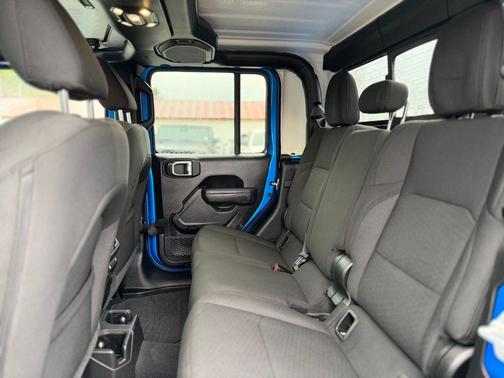 2023 Jeep Gladiator Sport