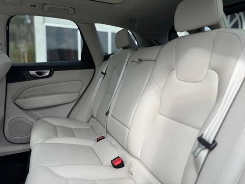 2024 Volvo XC60 B5 Core