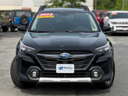 Crystal Black Silica 2023 Subaru Outback Limited
