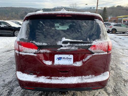 Photo 4 of 27 of 2020 Chrysler Pacifica Touring-L Plus