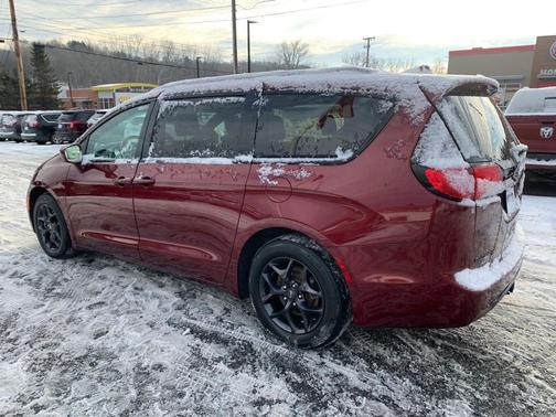 Photo 3 of 27 of 2020 Chrysler Pacifica Touring-L Plus