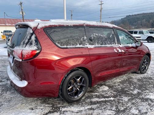 Photo 5 of 27 of 2020 Chrysler Pacifica Touring-L Plus