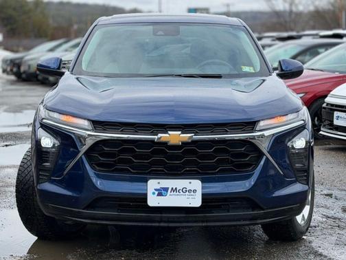Blue Glow Metallic 2024 Chevrolet Trax LS