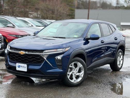 Blue Glow Metallic 2024 Chevrolet Trax LS