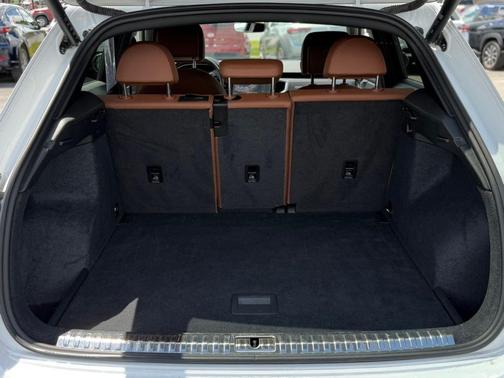 Arkona White 2025 Audi Q3 45 S line Premium