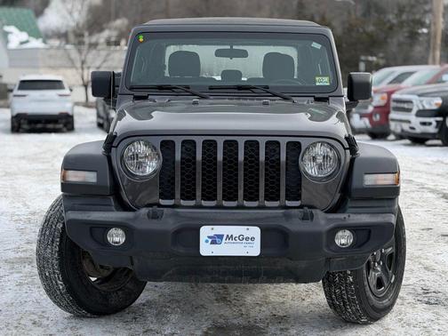 2022 Jeep Gladiator Sport
