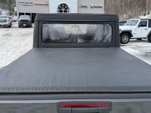 2022 Jeep Gladiator Sport